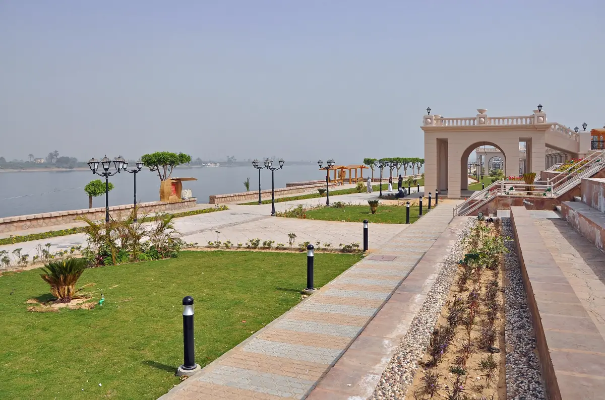 Garden promenade with an arch beside the Nile on the Luxor Corniche